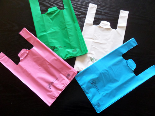 Sac bretelle plastique bleu 30x54 cm 50 microns (500 pièces)