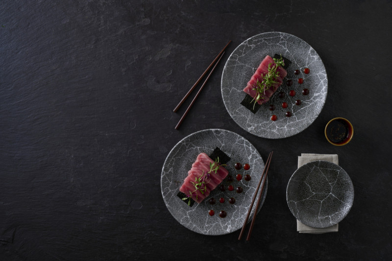 Assiette coupe plate rond Quartz Black porcelaine vitrifiée Ø 28,8 cm Kintsugi Reverse Churchill
