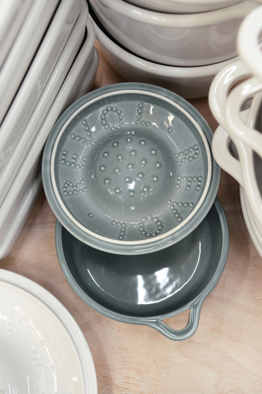 Cocotte avec couvercle pour induction rond Gris nuage porcelaine culinaire Ø 26 cm Bombance Revol